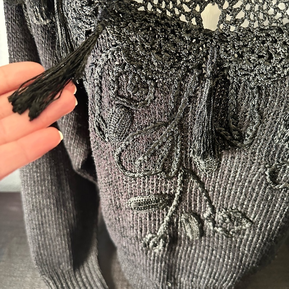 Vintage Women’s Crochet Knit Sweater With Embroidery Stunning! - Picture 3 of 7